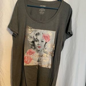 Women tee shirt. Siize 1 (14/16)